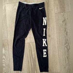 Nike Women’s Logo Legging Size Small